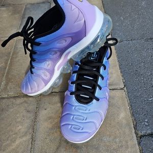 Nike Air VaporMax Plus womem's sneakers; Size:  9 Medium; Excellent Condition